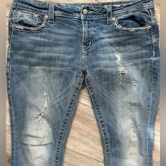 Miss Me Mid Rise Easy Straight Distressed Jeans Size 32 - Picture 3 of 11
